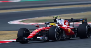 Ferrari jakter Mercedes med alle midler